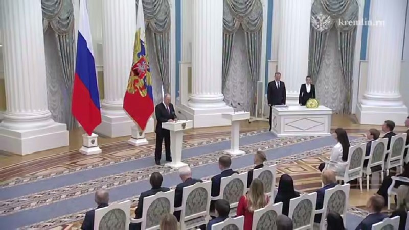 Президент вручает награды молодым ученым на церемонии в Кремле Президент вручает награды молодым ученым на церемонии в Кремле