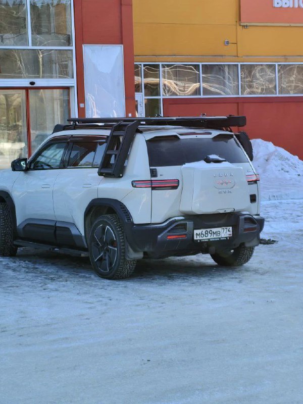 Неожиданный автомобиль с логотипом Lada вызывает вопросы у пользователей Неожиданный автомобиль с логотипом Lada вызывает вопросы у пользователей
