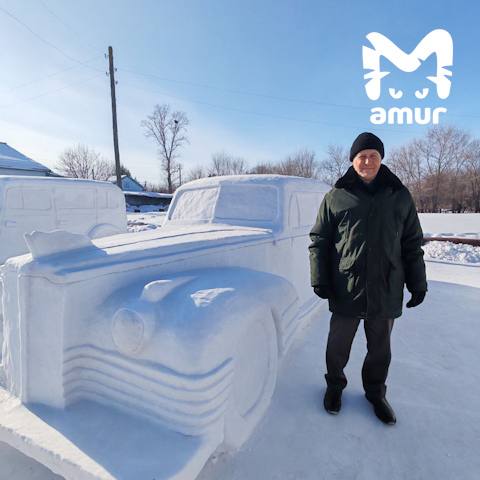 Пенсионер из Амурской области воссоздал из снега советский автопарк Пенсионер из Амурской области воссоздал из снега советский автопарк