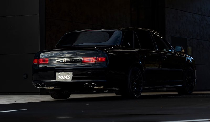 Официальная презентация эксклюзивной версии Toyota Century с тюнингом от TOM'S