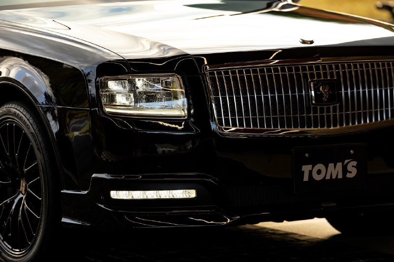Официальная презентация эксклюзивной версии Toyota Century с тюнингом от TOM'S