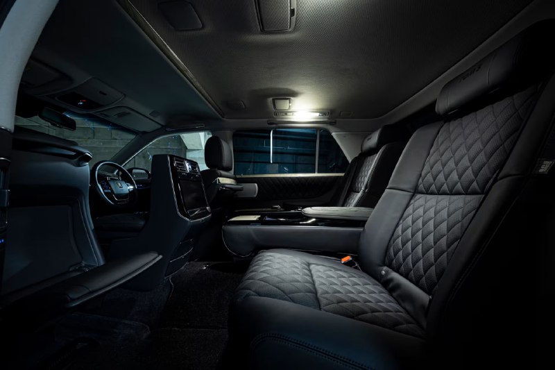 Официальная презентация эксклюзивной версии Toyota Century с тюнингом от TOM'S