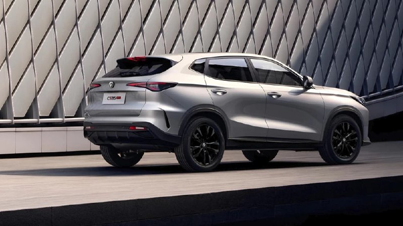 Changan анонсировал в России продажи кроссовера CS35 Max, назвав его третьим поколением 35-й модели. Changan анонсировал в России продажи кроссовера CS35 Max, назвав его третьим поколением 35-й модели.