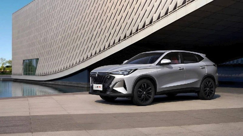 🚘 В России стартуют продажи нового Changan CS35 MaxВместо модели CS35 Plus вскоре появится её наследник — кроссовер третьего поколения CS35 Max. 🚘 В России стартуют продажи нового Changan CS35 MaxВместо модели CS35 Plus вскоре появится её наследник — кроссовер третьего поколения CS35 Max.