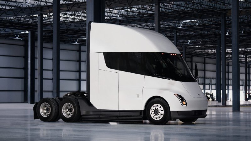 Массовое производство электрифицированных грузовых автомобилей Tesla Semi Массовое производство электрифицированных грузовых автомобилей Tesla Semi
