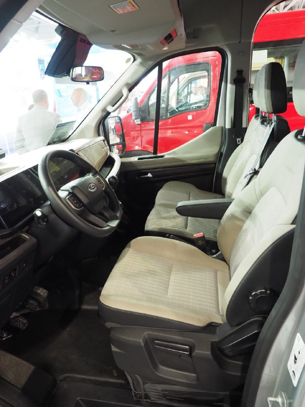Обновленный Ford Transit: комфорт и безопасность нового поколения Обновленный Ford Transit: комфорт и безопасность нового поколения