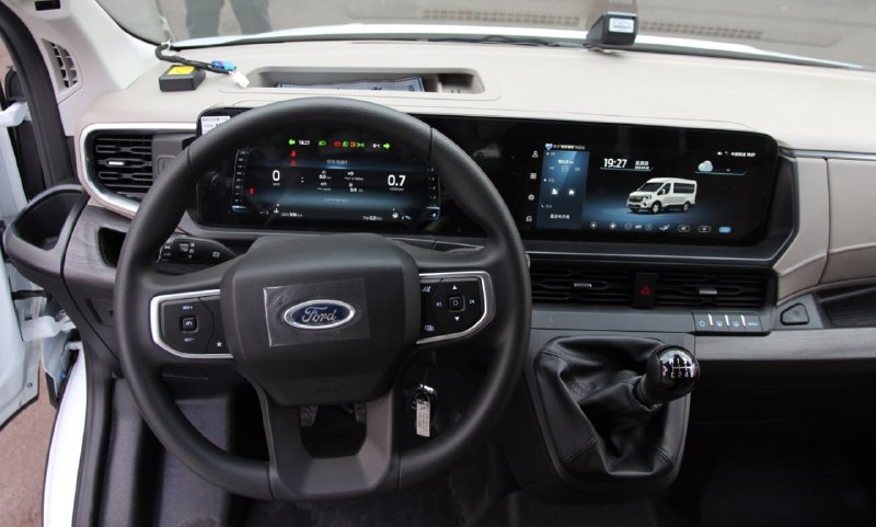 Обновленный Ford Transit: комфорт и безопасность нового поколения Обновленный Ford Transit: комфорт и безопасность нового поколения