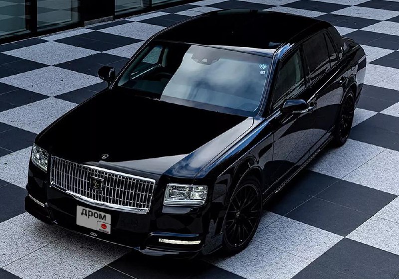 Японский тюнинг роскошного Toyota Century для японской мафии Японский тюнинг роскошного Toyota Century для японской мафии