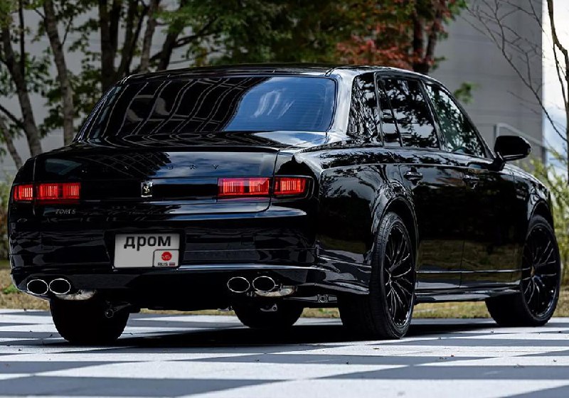 Японский тюнинг роскошного Toyota Century для японской мафии Японский тюнинг роскошного Toyota Century для японской мафии