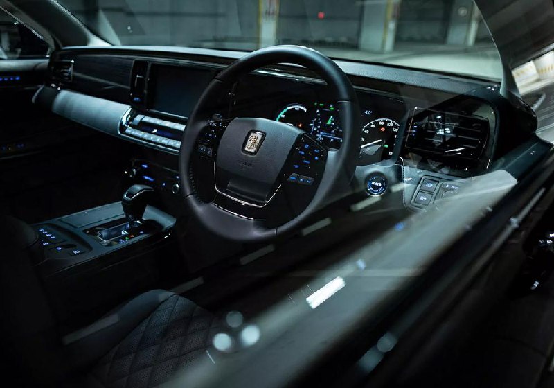 Японский тюнинг роскошного Toyota Century для японской мафии Японский тюнинг роскошного Toyota Century для японской мафии