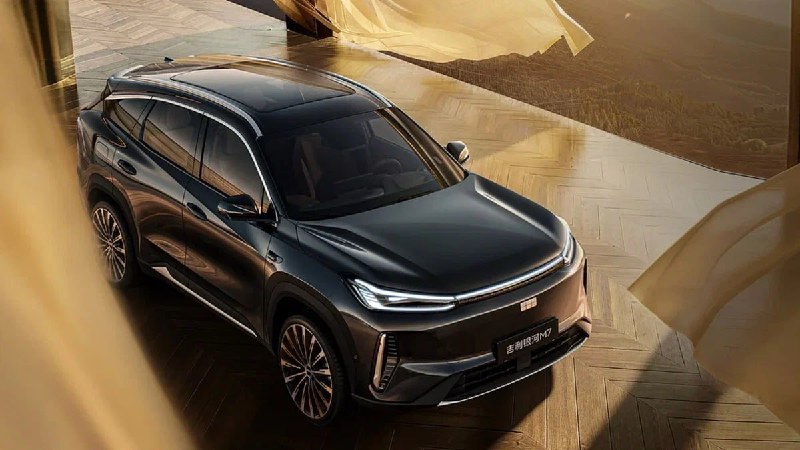 Официальная премьера длиннопробежного гибрида Geely Galaxy M7Китайская марка Geely анонсировала выход своего нового дальнего гибрида Galaxy M7, продажи которого стартуют в первом полугодии 2026 года.