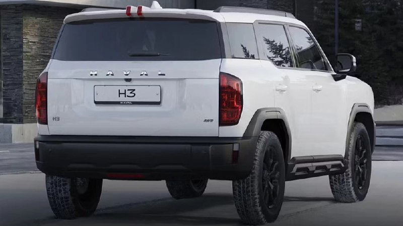 Haval H3, который из-за его "вздутой" кормы можно было назвать одним из самых оригинальных кроссоверов на российском рынке, обновился и потерял свою неповторимый облик.