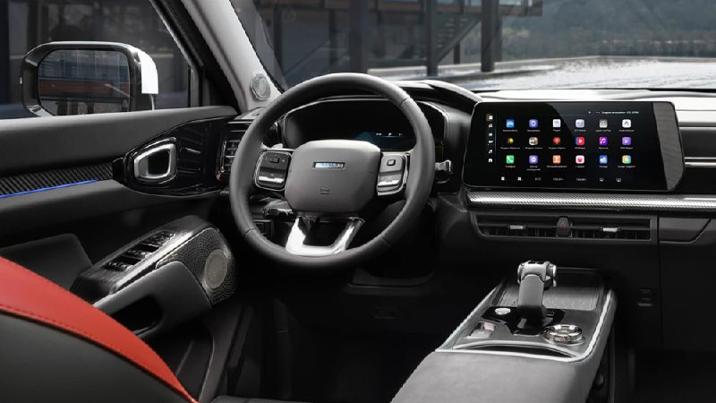 Haval H3, который из-за его "вздутой" кормы можно было назвать одним из самых оригинальных кроссоверов на российском рынке, обновился и потерял свою неповторимый облик.