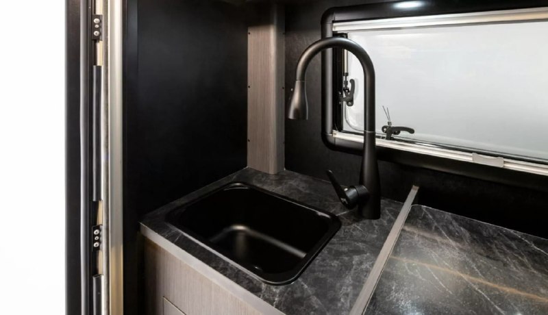 Компактный мини-дом на базе Daihatsu Hijet: новый кемпер от японской компании