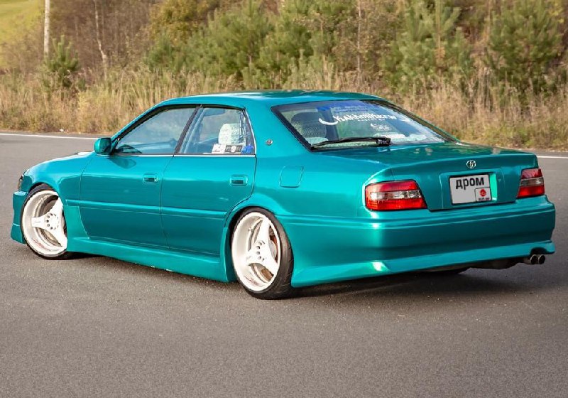 Обзор тюнингованной Toyota Chaser X100 1997 года с ярким стилем и мощным двигателем Обзор тюнингованной Toyota Chaser X100 1997 года с ярким стилем и мощным двигателем