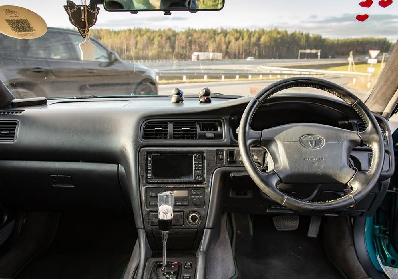 Обзор тюнингованной Toyota Chaser X100 1997 года с ярким стилем и мощным двигателем Обзор тюнингованной Toyota Chaser X100 1997 года с ярким стилем и мощным двигателем