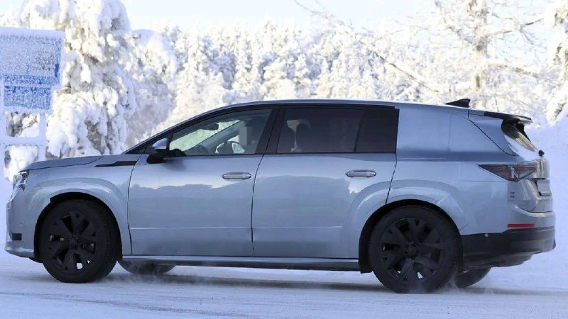 Первый снимок нового электрокроссовера Skoda Peaq без камуфляжа перед дебютом Первый снимок нового электрокроссовера Skoda Peaq без камуфляжа перед дебютом