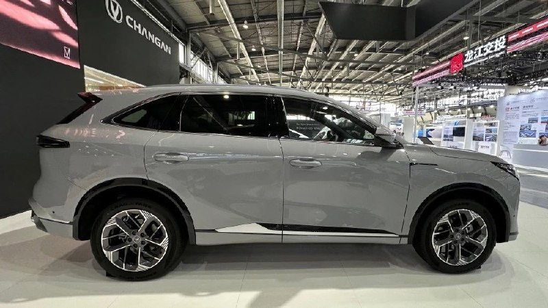 В России появится переднеприводная версия Changan CS75 Plus четвертого поколения