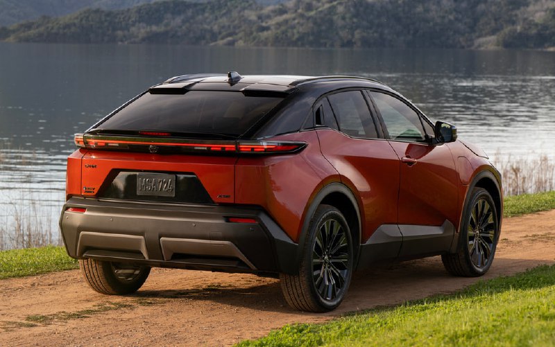 Новый электромобиль Toyota C-HR возвращается на рынок США Новый электромобиль Toyota C-HR возвращается на рынок США