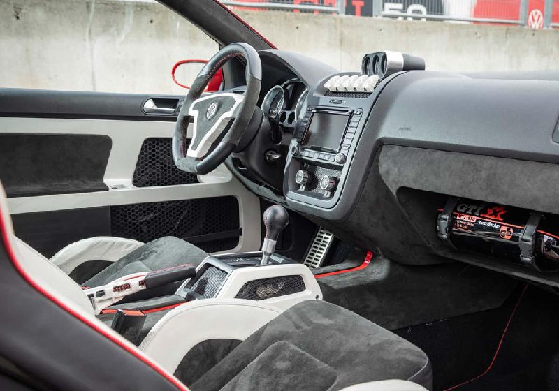 Volkswagen Восстановил Эксцентричный Golf GTI W12-650 к 50-летию модели Volkswagen Восстановил Эксцентричный Golf GTI W12-650 к 50-летию модели