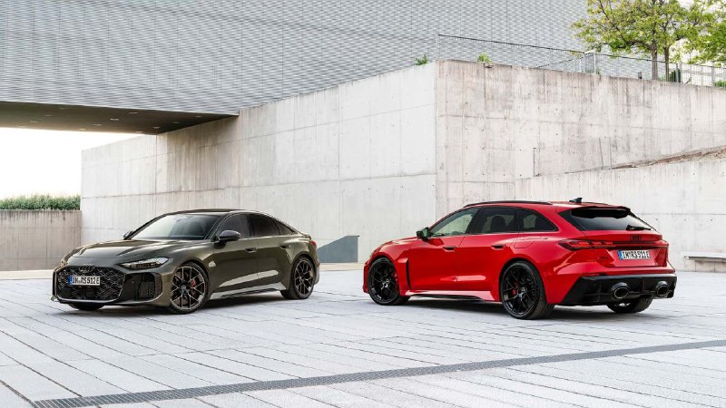 Audi представила новую RS5 B10 в кузовах седан и универсал с высокой производительностью Audi представила новую RS5 B10 в кузовах седан и универсал с высокой производительностью