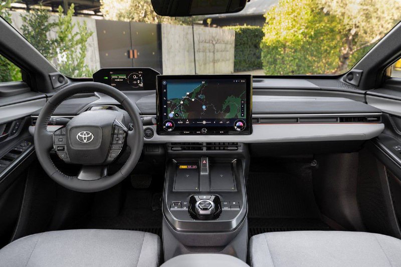 Новая электромодель Toyota C-HR для рынка США: полностью электрический кроссовер