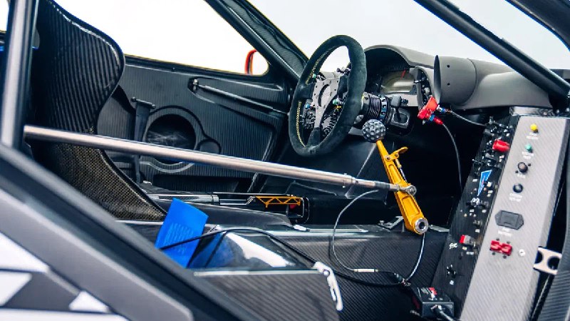 Первый победный McLaren F1 GTR Longtail пустят с молотка — за эксклюзив хотят выручить 21 миллион долларов.Это один из всего 10 построенных McLaren F1 GTR Longtail и первый их них, который одержал победу в полноценной гонке. Первый победный McLaren F1 GTR Longtail пустят с молотка — за эксклюзив хотят выручить 21 миллион долларов.Это один из всего 10 построенных McLaren F1 GTR Longtail и первый их них, который одержал победу в полноценной гонке.