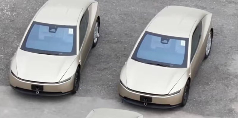 Tesla демонстрирует прототипы полностью автономного робо-такси Cybercab