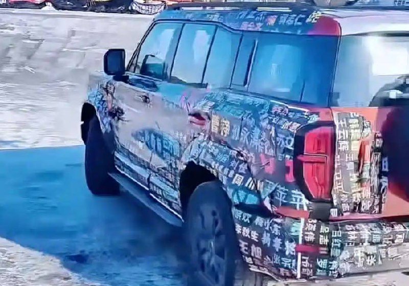 Hongqi тестирует новый пятиметровый гибридный внедорожник с четырьмя электромоторами Hongqi тестирует новый пятиметровый гибридный внедорожник с четырьмя электромоторами