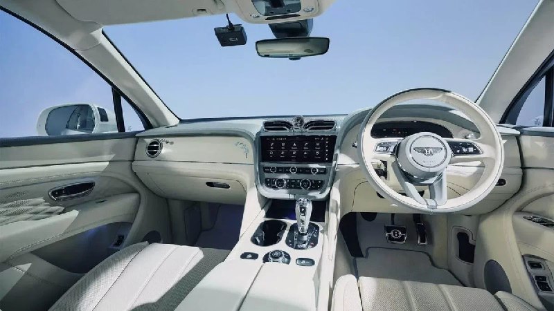 Лимитированная версия Bentley Bentayga для Японии: свадебная коллекция Something Blue