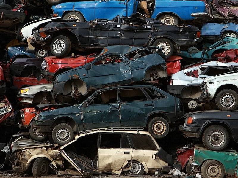 Российский автопарк быстро устаревает и влияет на безопасность дорожного движения Российский автопарк быстро устаревает и влияет на безопасность дорожного движения