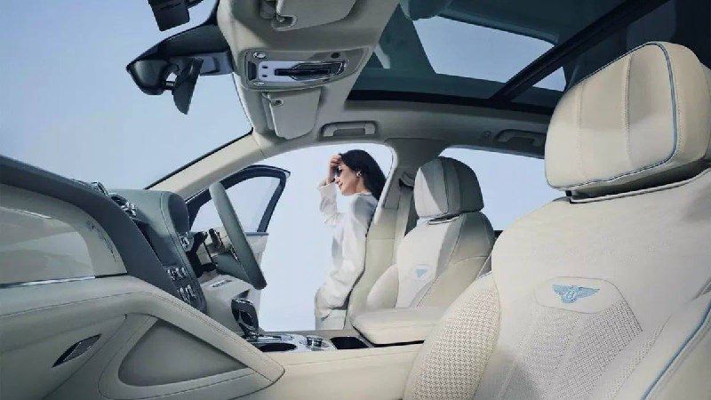 Британский бренд выпустил лимитированную свадебную версию кроссовера Bentley Bentayga для японского рынка