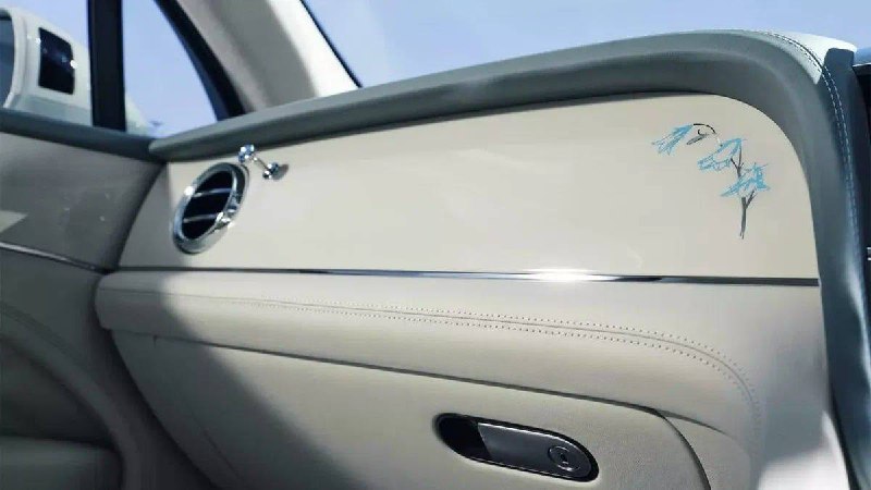 Британский бренд выпустил лимитированную свадебную версию кроссовера Bentley Bentayga для японского рынка