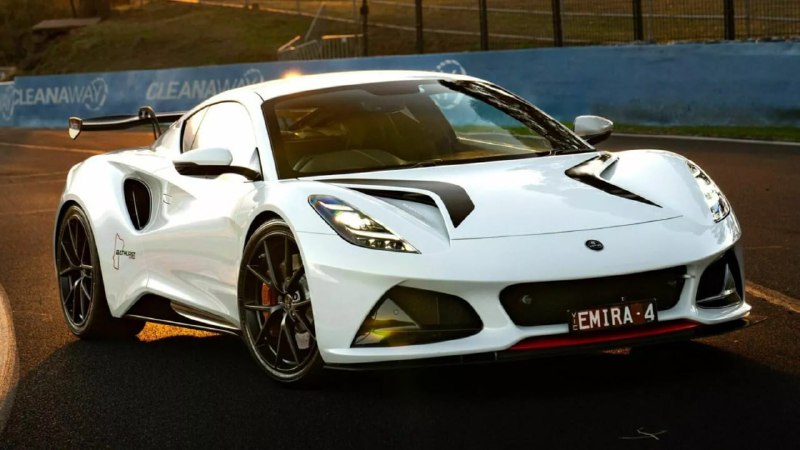 Австралийский тюнинг-компанию создала максимально мощный бензиновый Lotus Emira Bathurst Edition Австралийский тюнинг-компанию создала максимально мощный бензиновый Lotus Emira Bathurst Edition