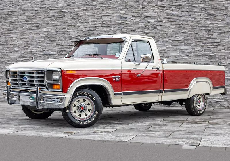 Редкий классический Ford F-150 1983 года в полностью сохранённом состоянии