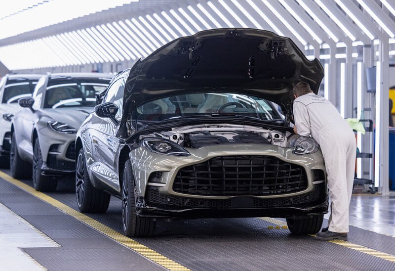 Aston Martin сталкивается с финансовыми трудностями и пересматривает стратегию