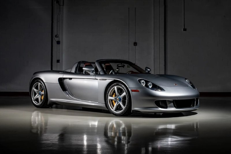 Редкий 20-летний Porsche Carrera GT с минимальным пробегом отправится на аукцион за рекордную сумму Редкий 20-летний Porsche Carrera GT с минимальным пробегом отправится на аукцион за рекордную сумму