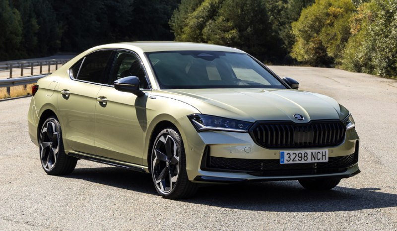 Обновленная Skoda Superb получила мощный гибридный двигатель Обновленная Skoda Superb получила мощный гибридный двигатель