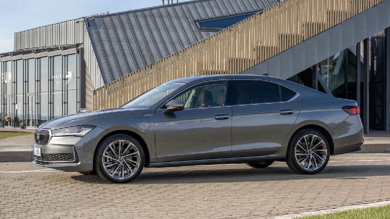 Обновлённый Skoda Superb PHEV: самая мощная гибридная версия модели Обновлённый Skoda Superb PHEV: самая мощная гибридная версия модели