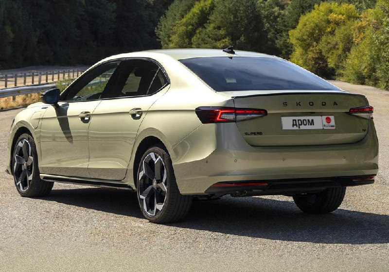 Skoda Superb представила новую гибридную версию с повышенной мощностью и экономичностью Skoda Superb представила новую гибридную версию с повышенной мощностью и экономичностью