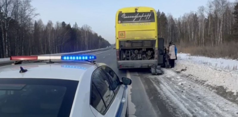 Инспекторы ДПС помогли пассажирам автобуса, застрявшего в пути Инспекторы ДПС помогли пассажирам автобуса, застрявшего в пути