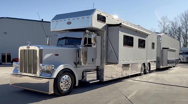 Мобильный дом с автосервисом на базе грузовика Peterbilt Мобильный дом с автосервисом на базе грузовика Peterbilt