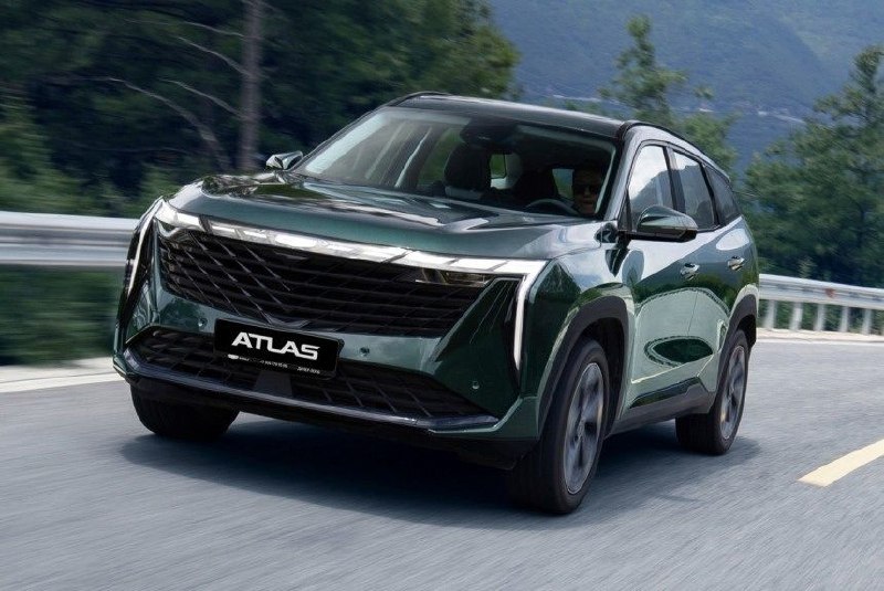 Geely Atlas в России подешевел благодаря новому 147-сильному мотору