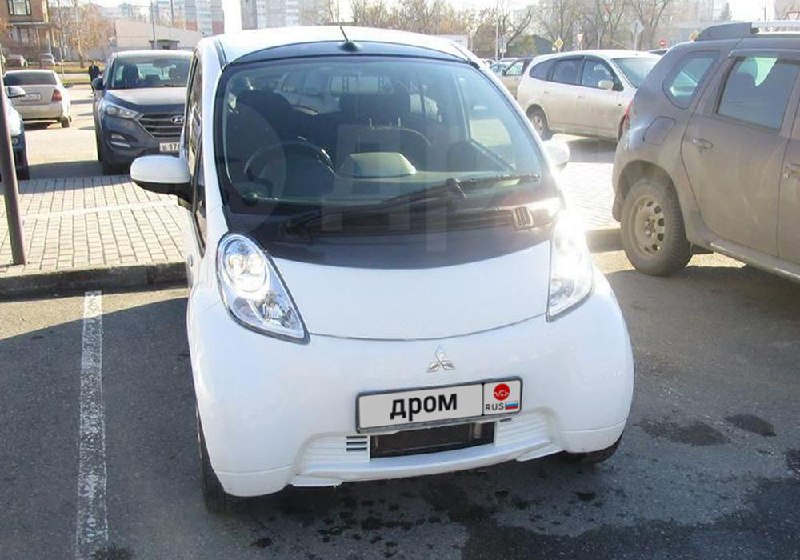 Обзор миниатюрной электромашины Mitsubishi i-MiEV 2009 года: комфорт и практичность в городских условиях Обзор миниатюрной электромашины Mitsubishi i-MiEV 2009 года: комфорт и практичность в городских условиях
