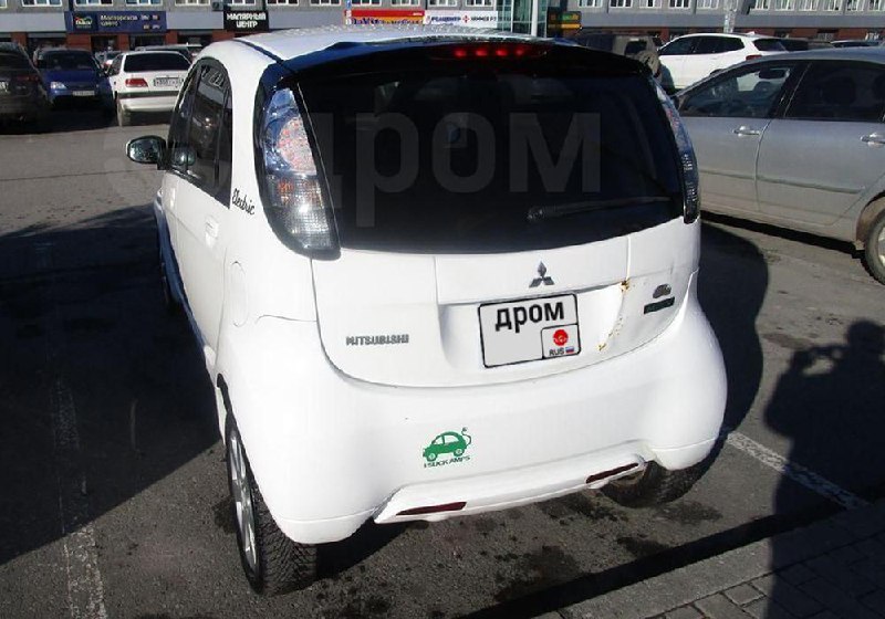 Обзор миниатюрной электромашины Mitsubishi i-MiEV 2009 года: комфорт и практичность в городских условиях Обзор миниатюрной электромашины Mitsubishi i-MiEV 2009 года: комфорт и практичность в городских условиях