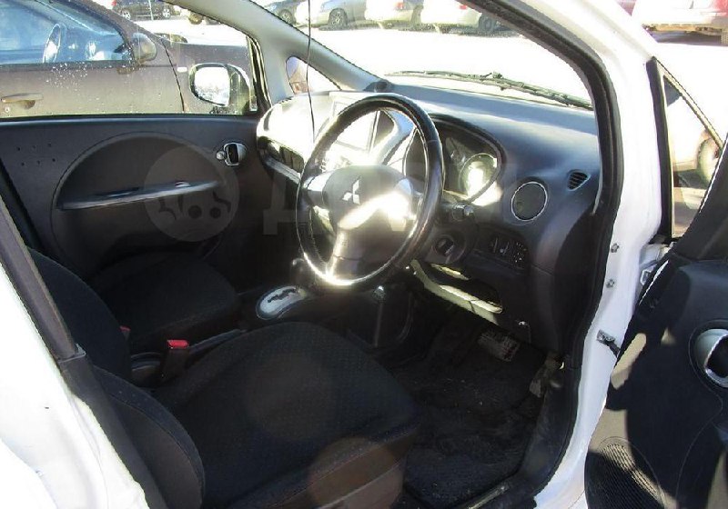 Обзор миниатюрной электромашины Mitsubishi i-MiEV 2009 года: комфорт и практичность в городских условиях Обзор миниатюрной электромашины Mitsubishi i-MiEV 2009 года: комфорт и практичность в городских условиях