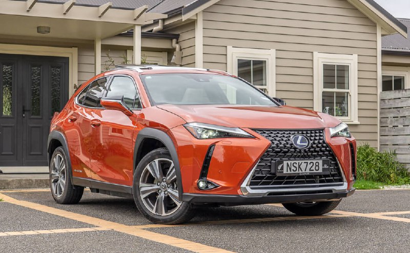 Lexus прекращает производство электромодели UX 300e