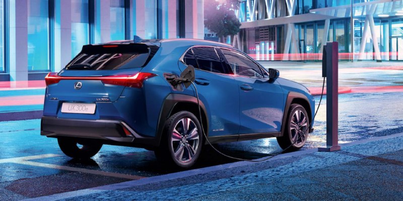 Lexus прекращает производство электромодели UX 300e