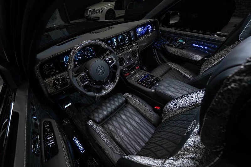 Эксклюзивный тюнинг Rolls-Royce Cullinan от Mansory с уникальным дизайном и мощностью