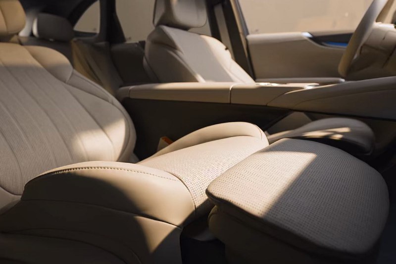 Интерьер нового гибридного кроссовера Buick Electra E7 для китайского рынка Интерьер нового гибридного кроссовера Buick Electra E7 для китайского рынка